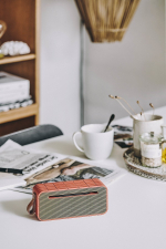 Колонка беспроводная с ремешком Amove коралловая