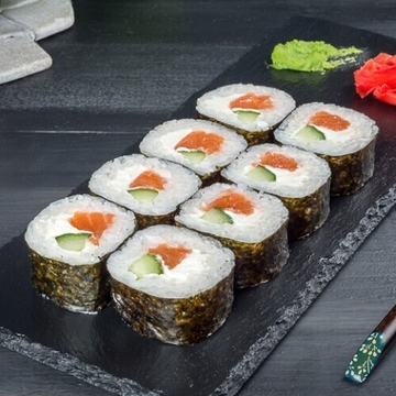 футомаки ролл с лососем