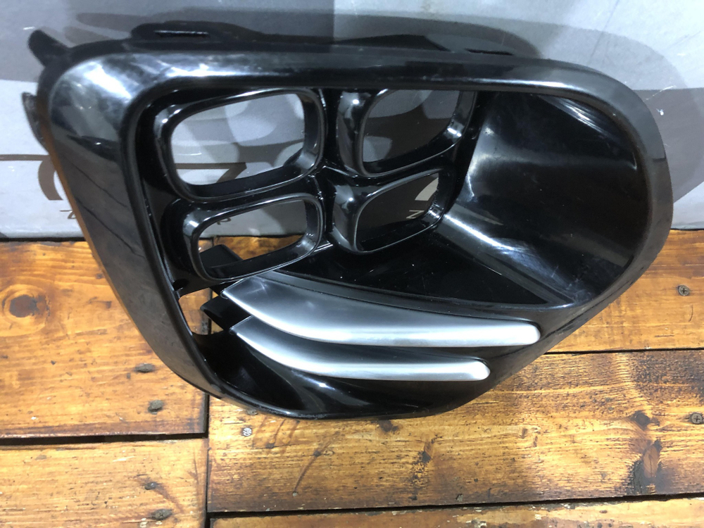 Накладка ПТФ правая Kia Sportage 4 (QL) 16-18 Б/У Оригинал 86528F1200