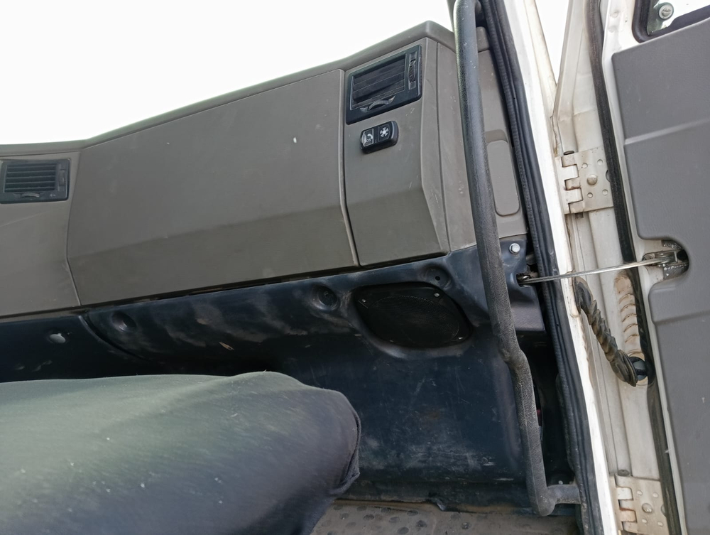 КамАЗ 53504 6x6 Седельный тягач 53504-50 (Дизельный, 11,8 л, 300 л.с., МТ)
