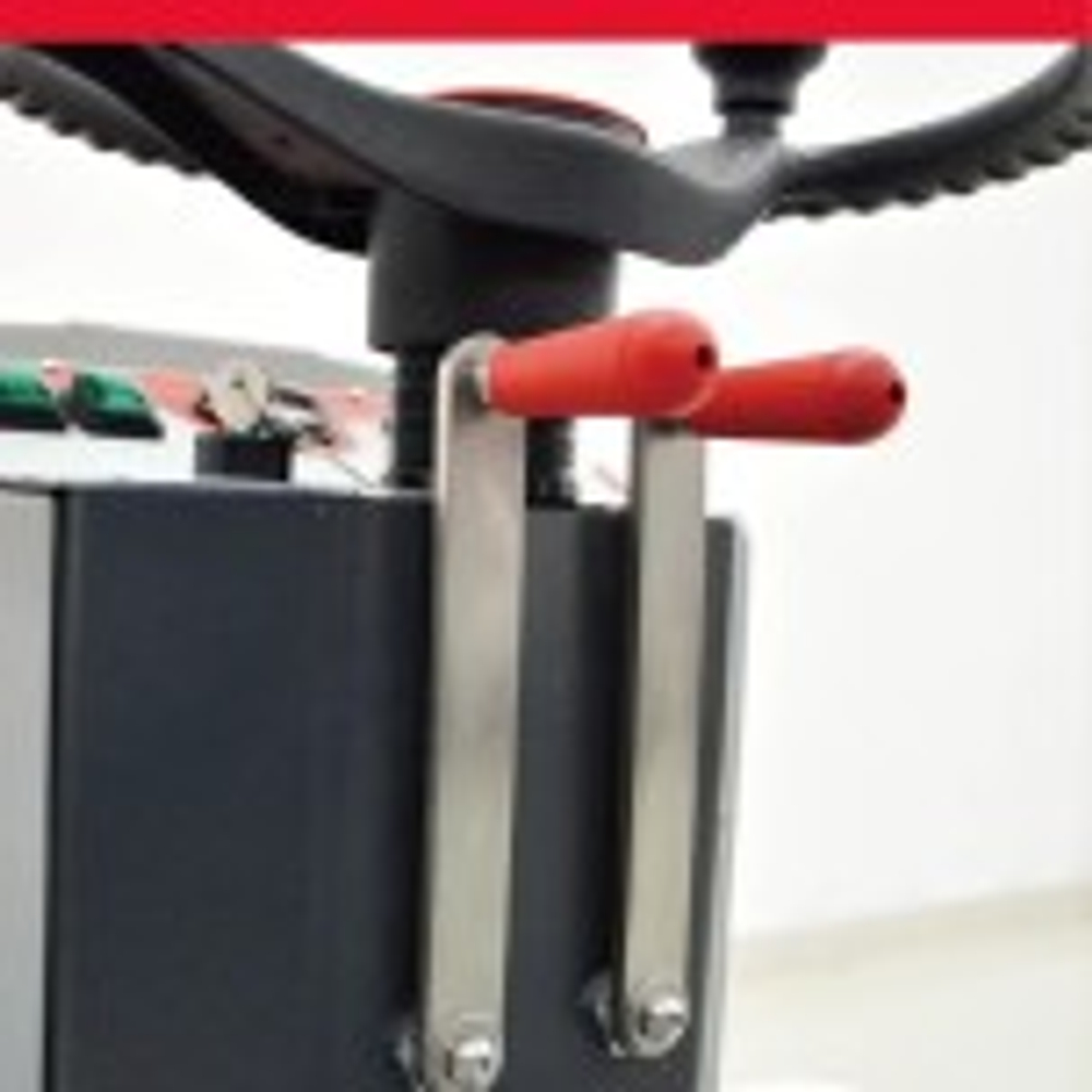 Машина подметальная Bennett Tornado 700bd (Li-ion 210А) с местом оператора BNT93181