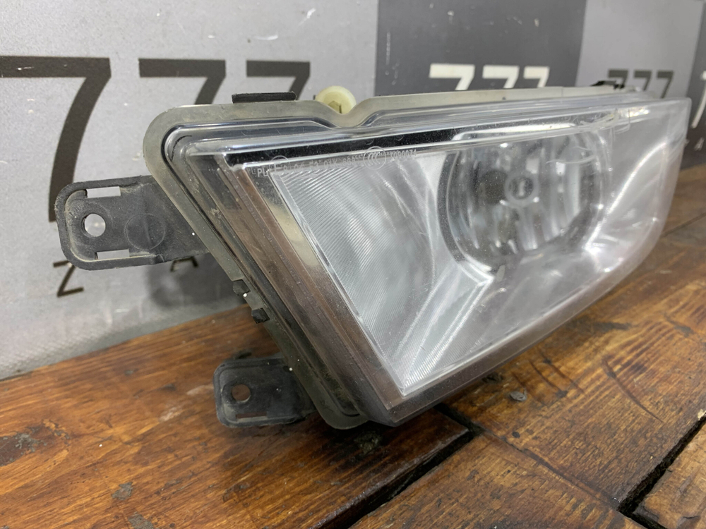 ПТФ передняя левая Skoda Octavia 3 (A7) 13-17 Б/У Оригинал 5E0941699D