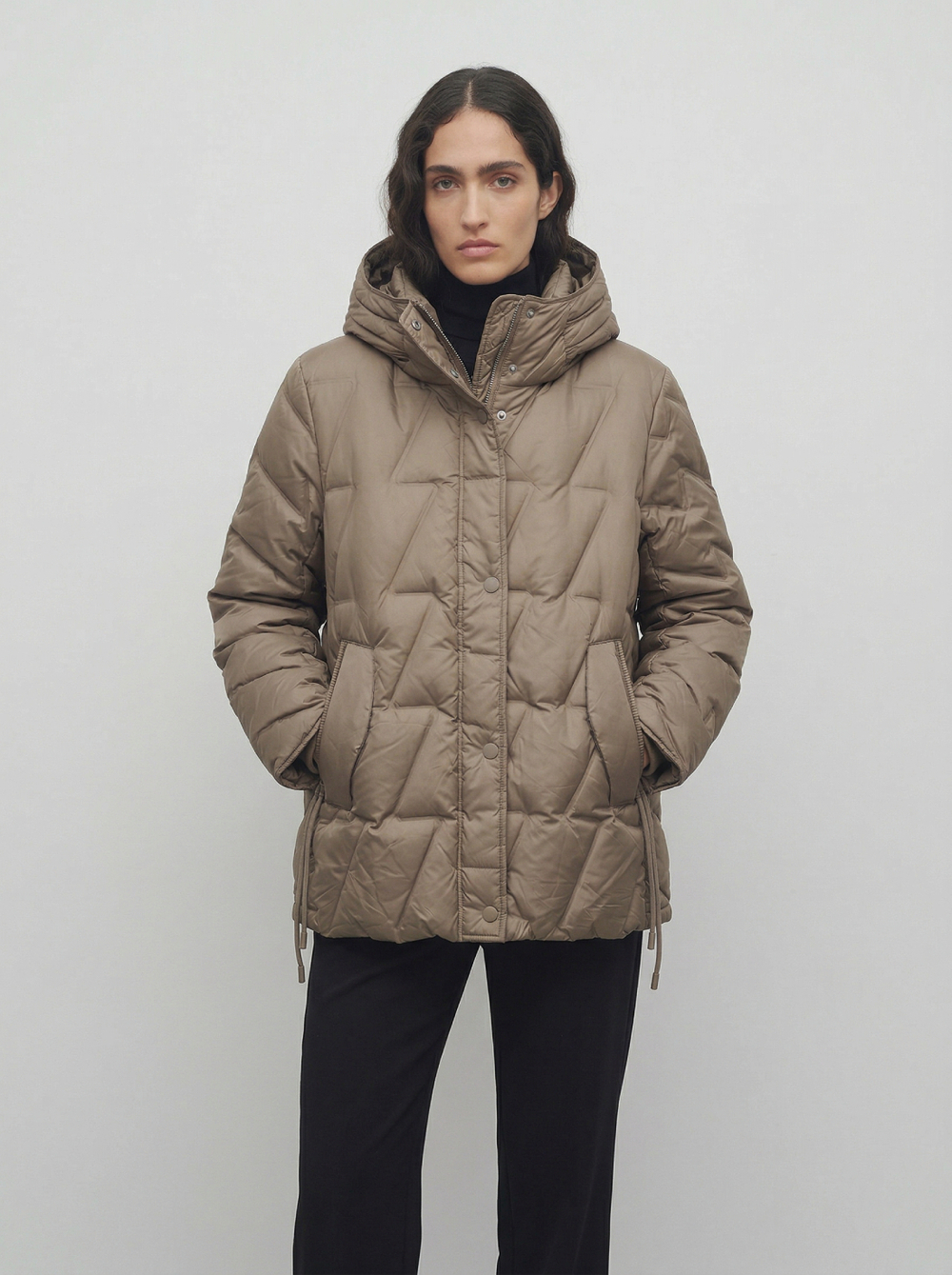 Легкая пуховая куртка на кнопках