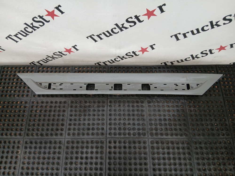 Накладка бампера центральная