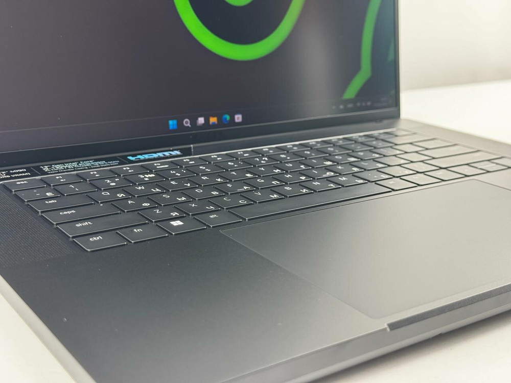 Игровой Ноутбук 16.0" ноутбук Razer Blade 16 2023 Black RZ09-0483UEJ4-R3U1 WQUXGA [3840х2400] i9 13950HX 32gb DDR5 2Tb SSD NVMe PCle NV GeForce RTX 4090 Win11 Home