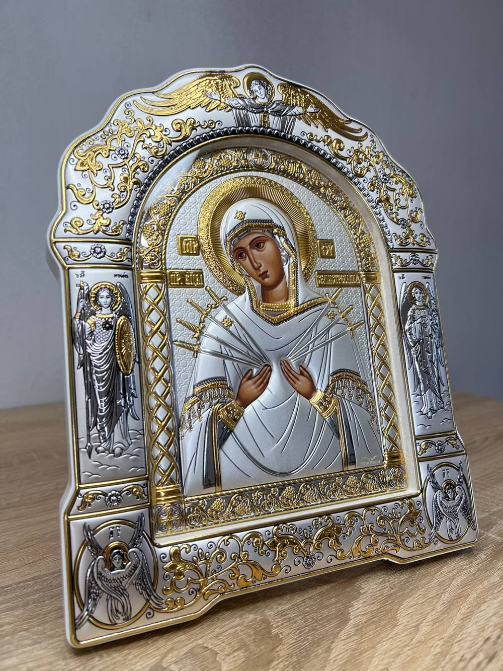 Семистрельная БМ, икона арочная с рамкой под стеклом, белое дерево 266х335