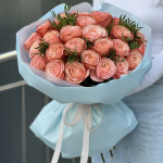 Букет из коралловых роз "Kahala Charm"