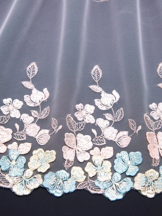 05-128 ОПТ Вышивка на неэл. сетке 20 см, айвори/ментол/желтый (левая)