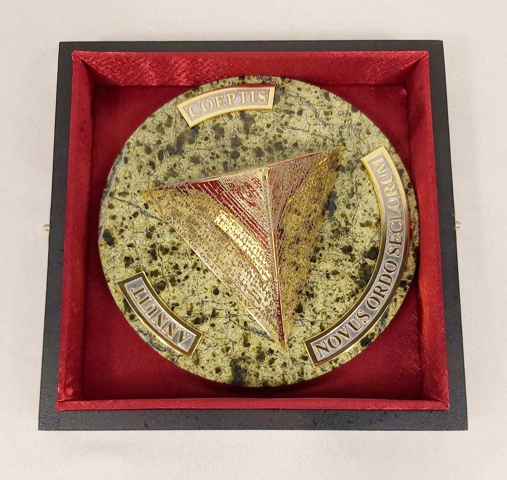 Сувенир "Пирамида" большая  на привлечение счастья и богатства