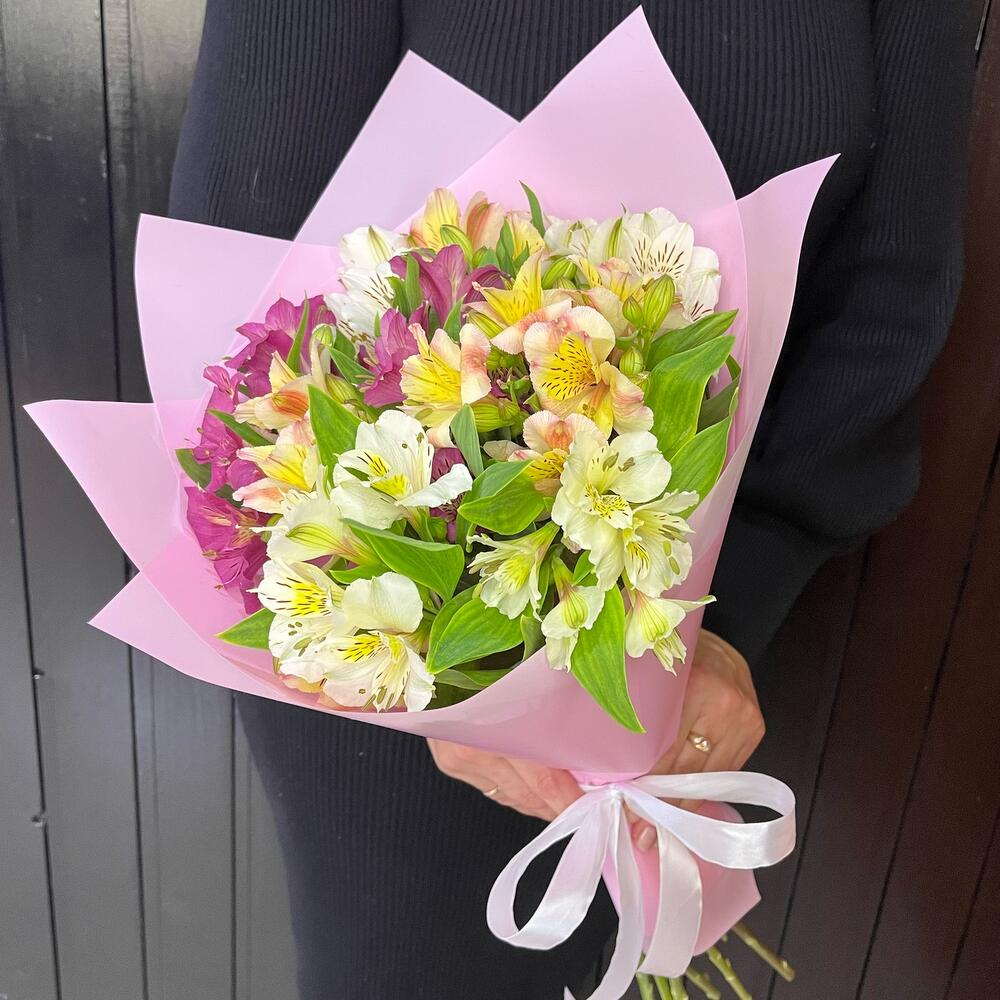 Букет из 9 нежных альстромерий