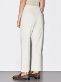 Джинсы прямые "Беж" женские