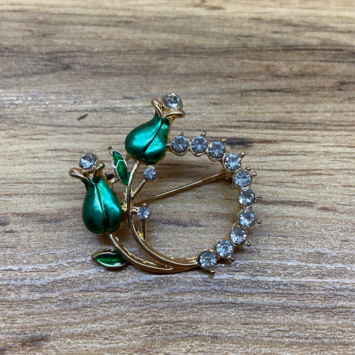 Брошь 3 тюльпана в круге эмаль зеленая стразы металл золотистый