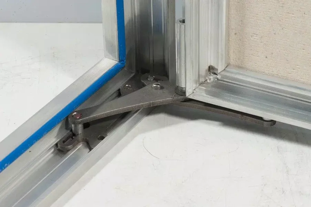 Люк Визионер "Фурор" 300х400 нажимной под плитку