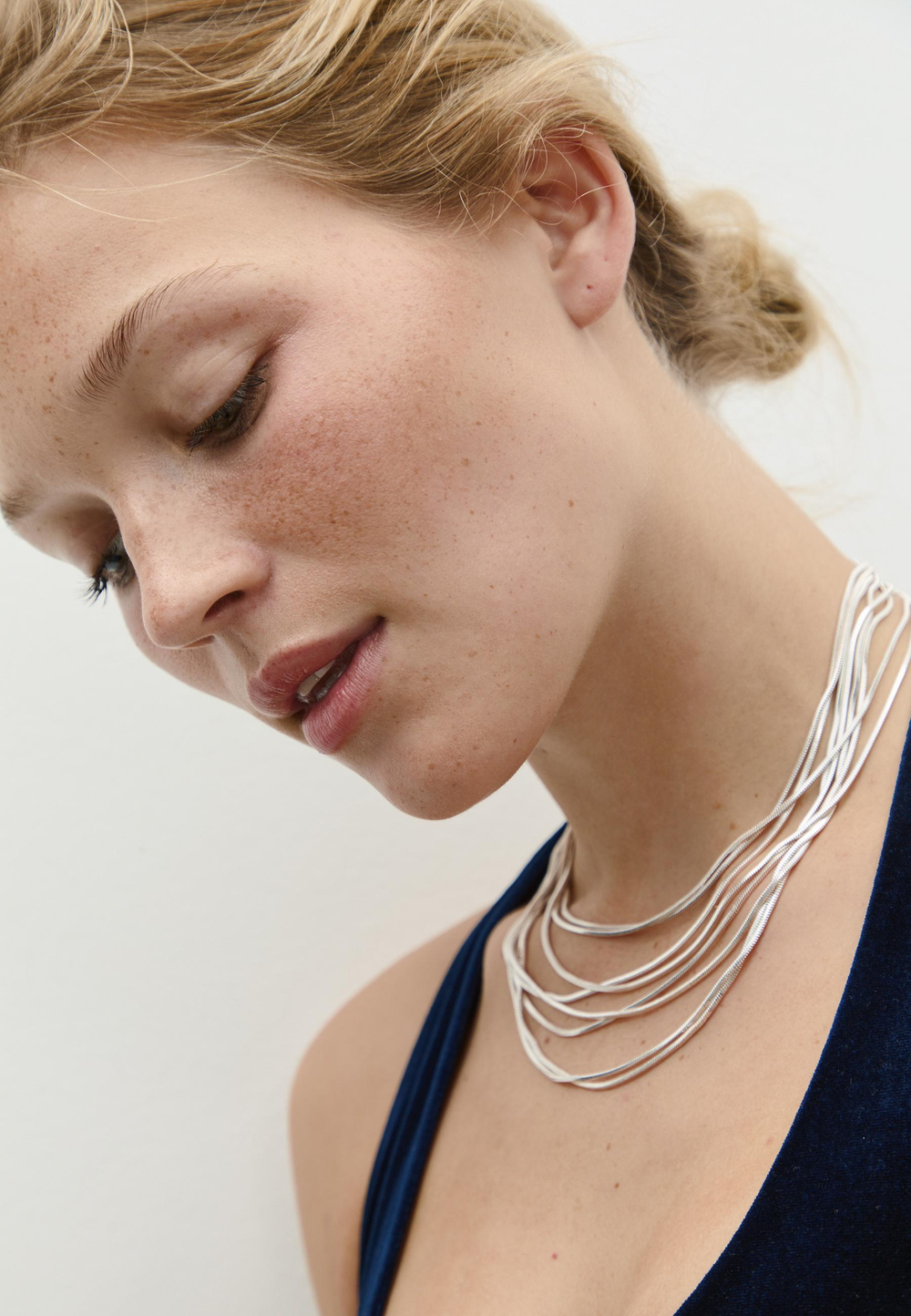 STRADIVARIUS Ожерелье из цепочек, серый