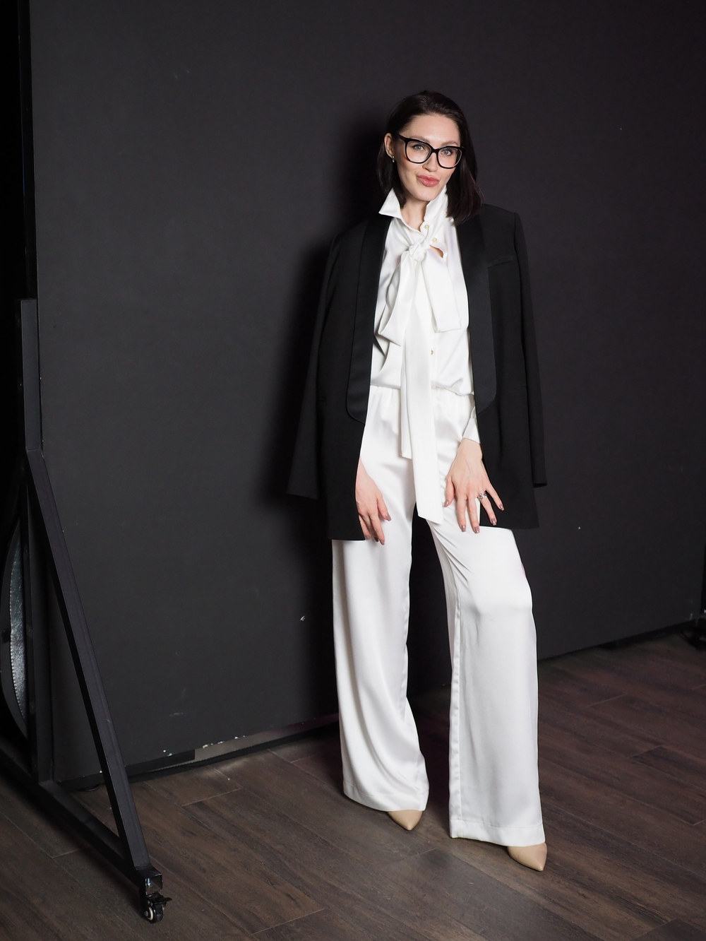 Блуза из обнимающего шелка в жемчужном