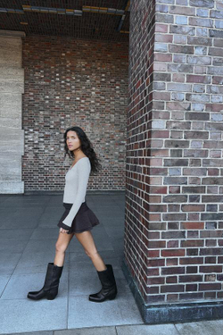 ZARA МИНИ-ЮБКА В ПОЛОСКУ С ОБОРАМИ, СЕРЫЙ