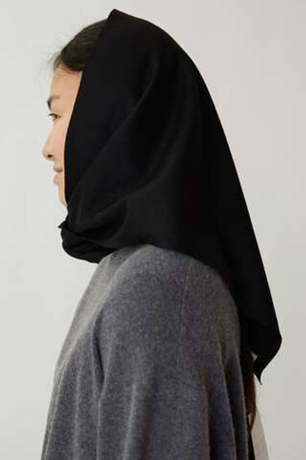 Косынка из костюмной черной шерсти