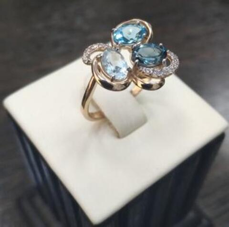 Кольцо из золота с топазами