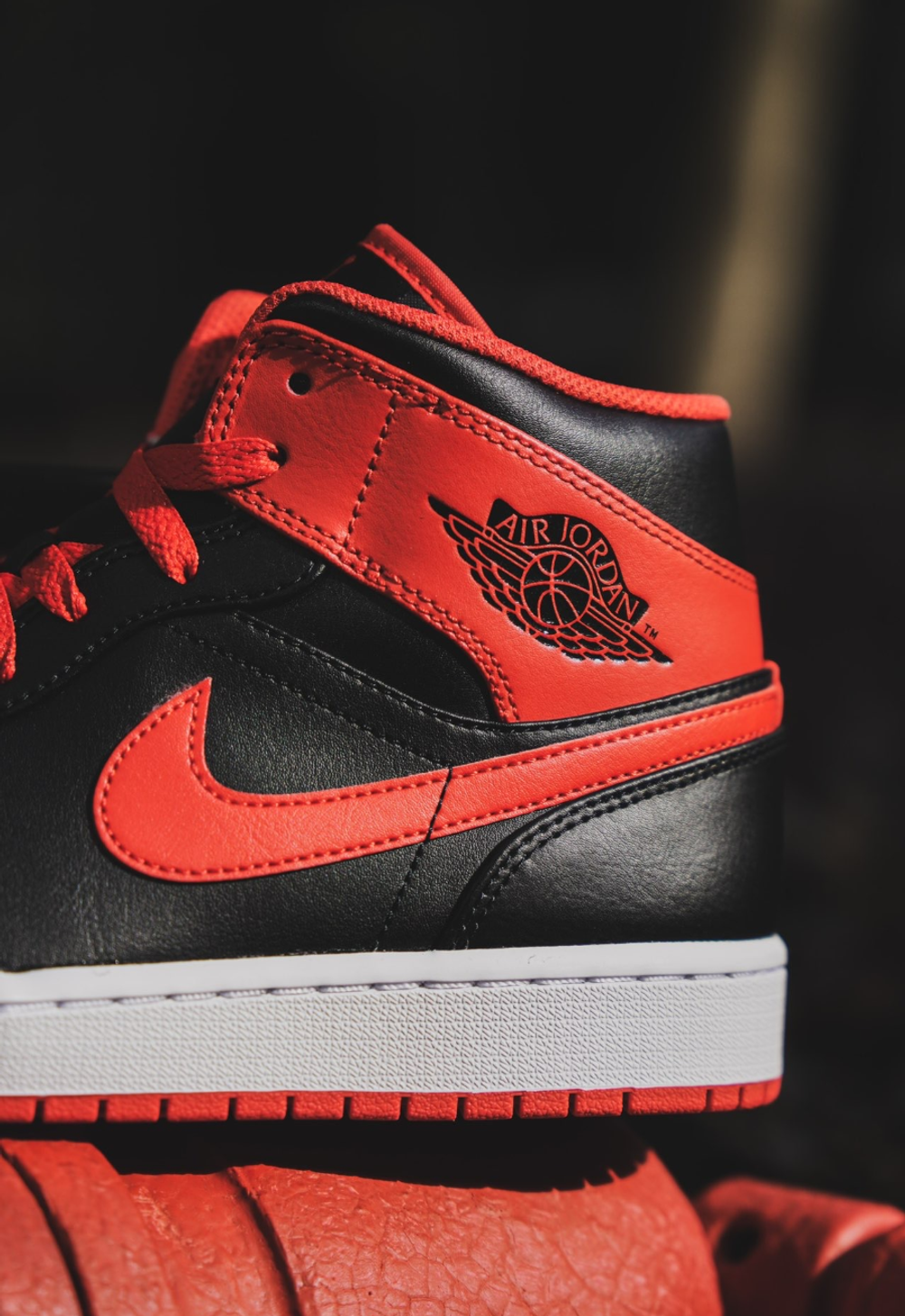 Мужские кроссовки Air Jordan 1 mid "alternate bred" DQ8426-060
