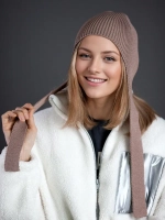 Чепчик шапка женский на завязках на осень