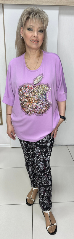 Яркая туника с жемчужно-стразовым изображением "яблока"