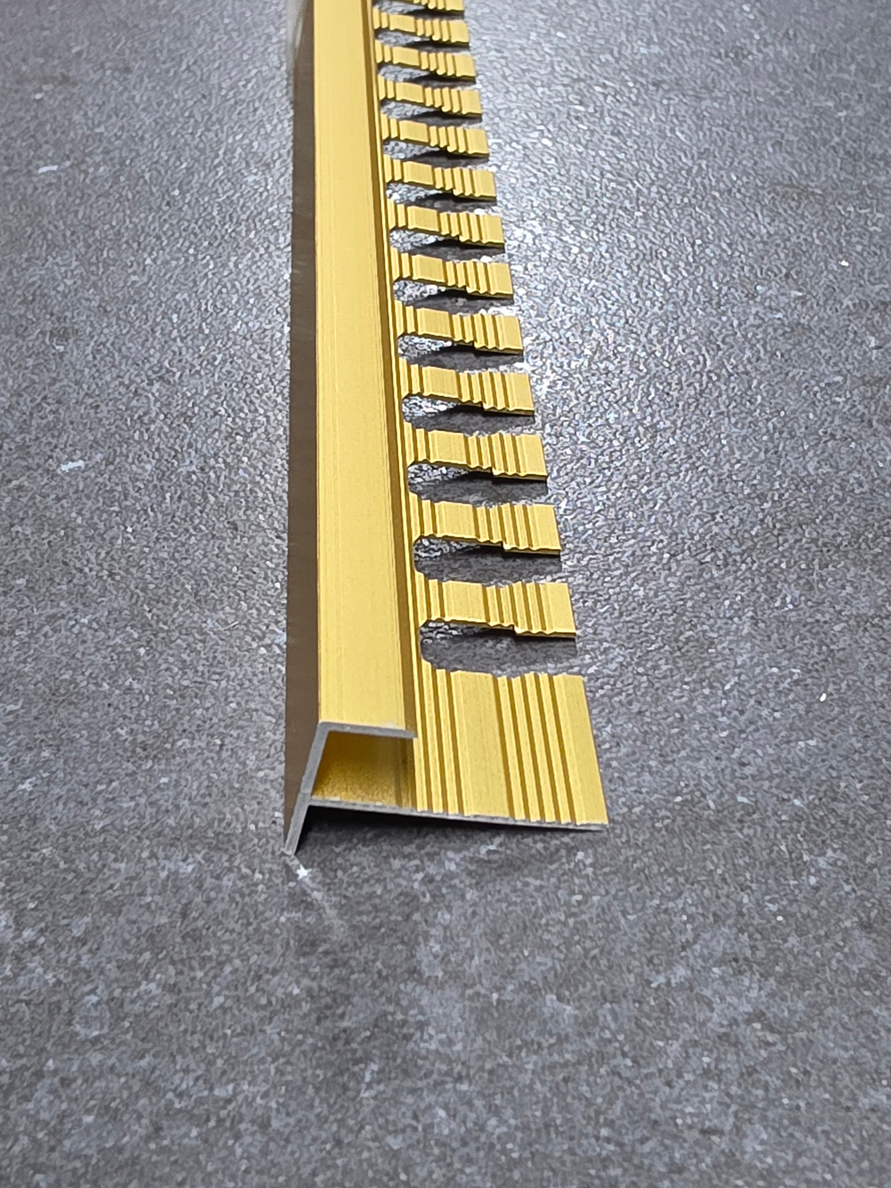 АЛТПг 8мм "DO-1" 2,7м Золото мат. окантов. гиб. анод. алюм.