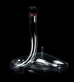 Декантер для вина 1500 мл Riedel Mamba Австрия на черном фоне