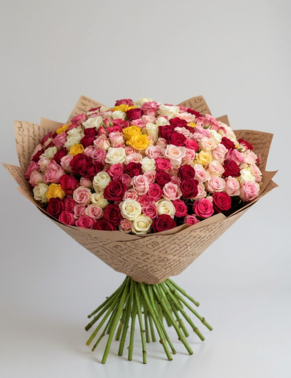 Букет из 101 кустовой розы