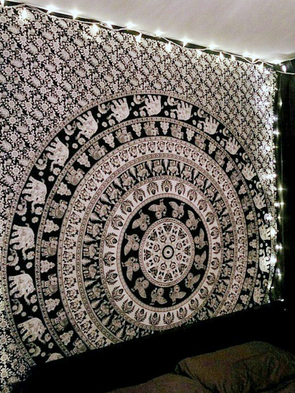 Этническое полотно с мандалой