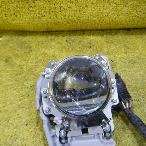 Битая Фара правая Toyota Land Cruiser 200 (2015-2021) LED