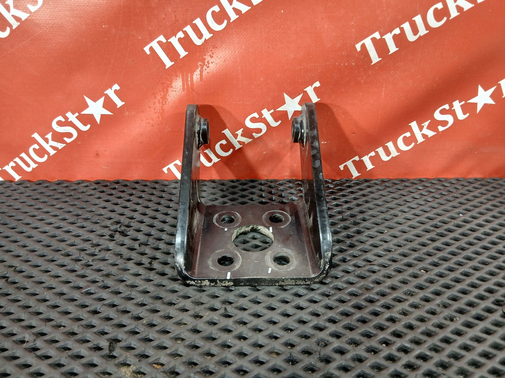 Кронштейн амортизатора заднего