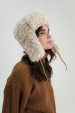 Белая шапка-ушанка