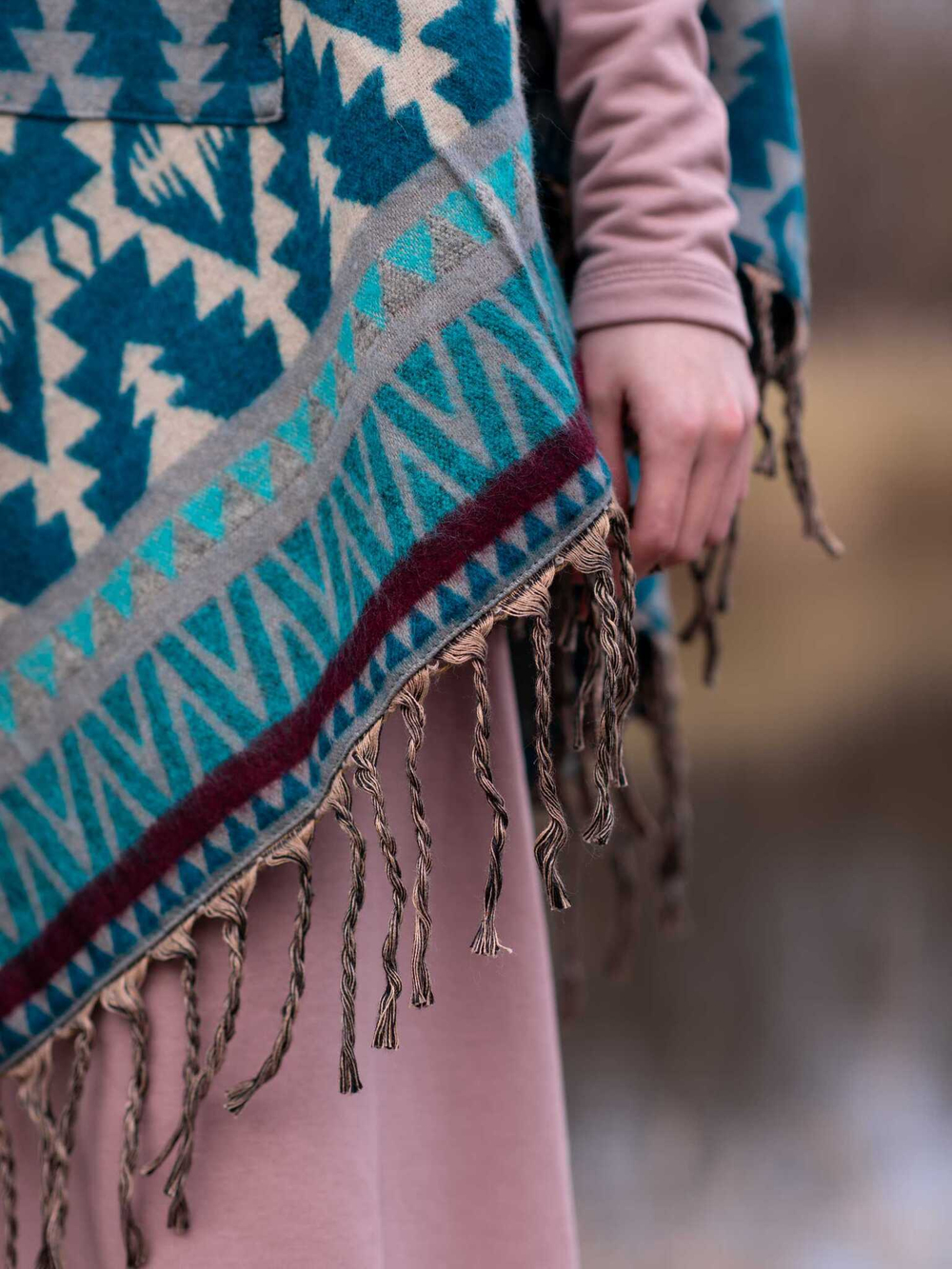 Пончо женское шерстяное с орнаментом