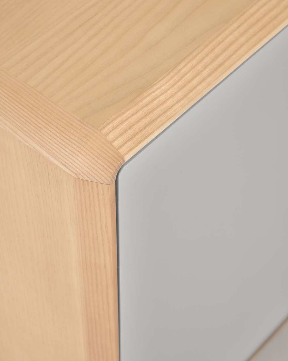 Комод Anielle из массива ясеня с тремя ящиками 98,9 x 78 см