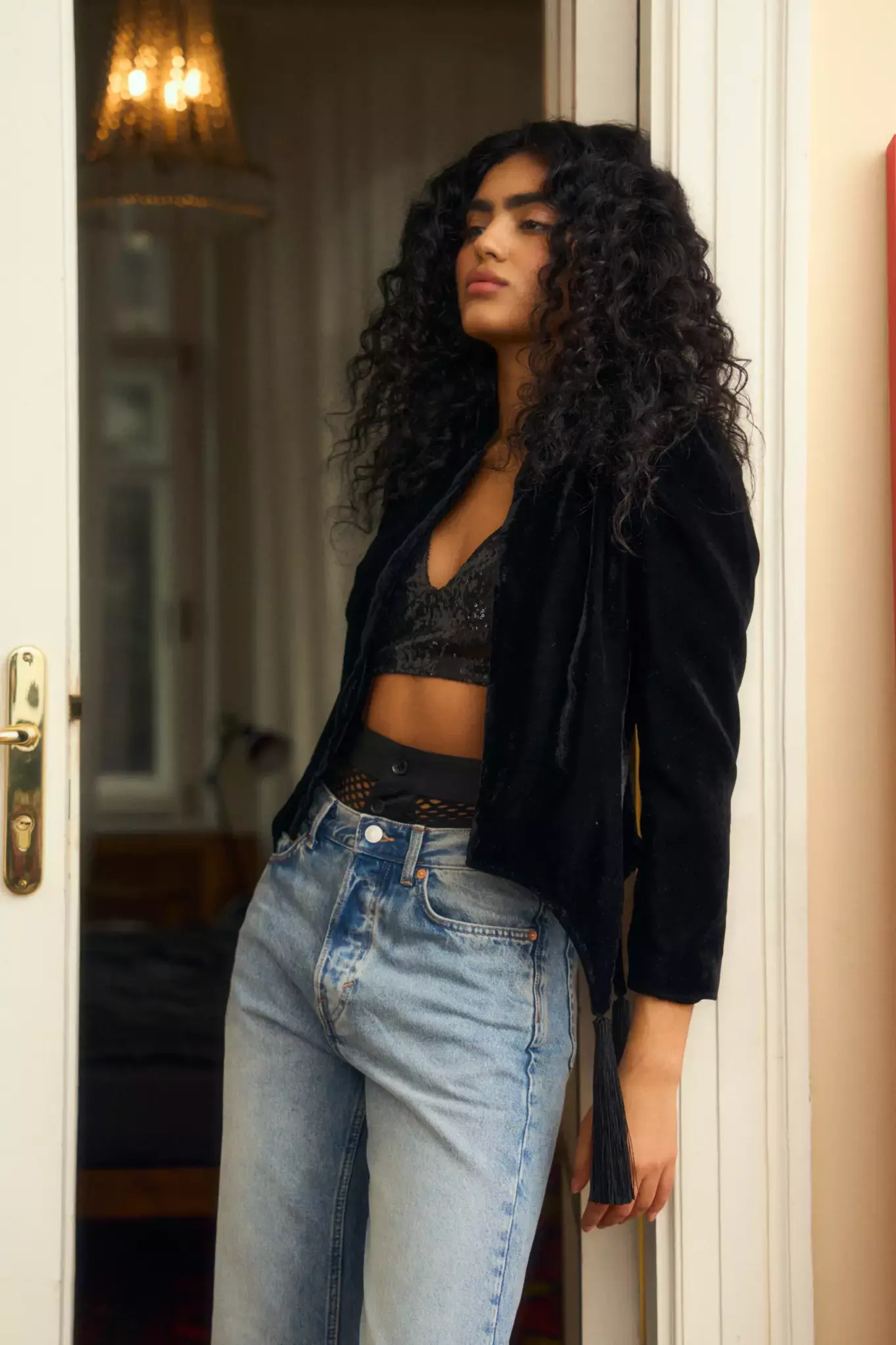 Бархатный жакет с кисточками