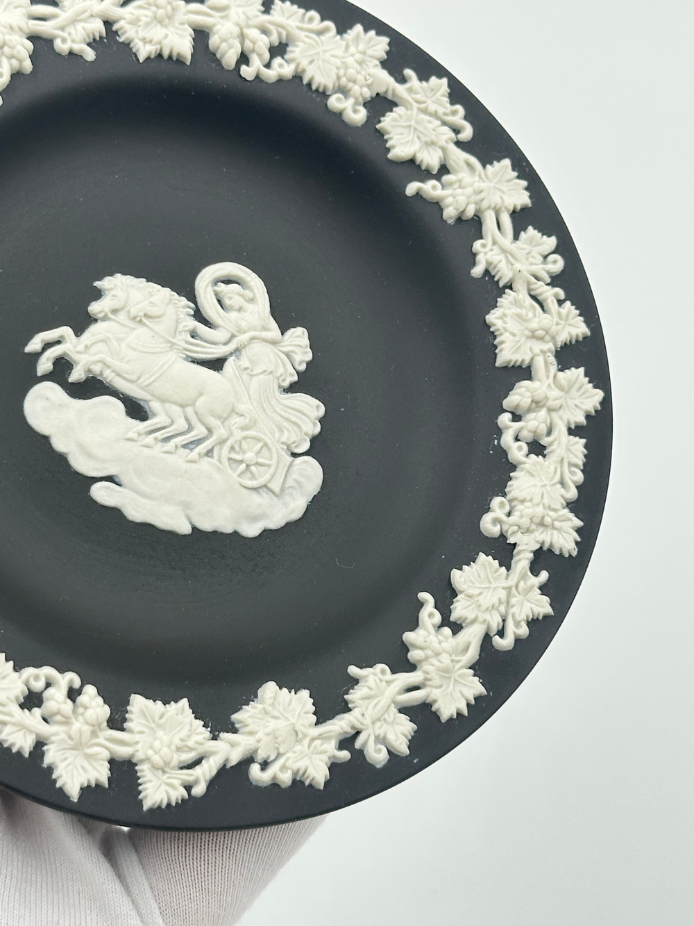 Декоративная тарелочка Wedgwood чёрная