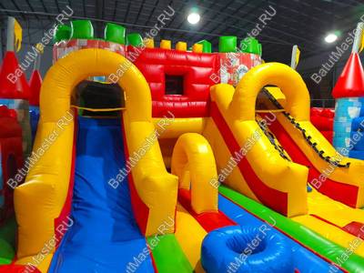 Коммерческий надувной батут "Яркое средневековье" 10*7*4 м