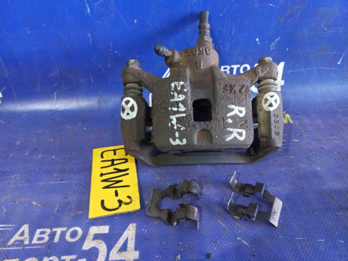 Суппорт тормозной задний правый MITSUBISHI LEGNUM 1997