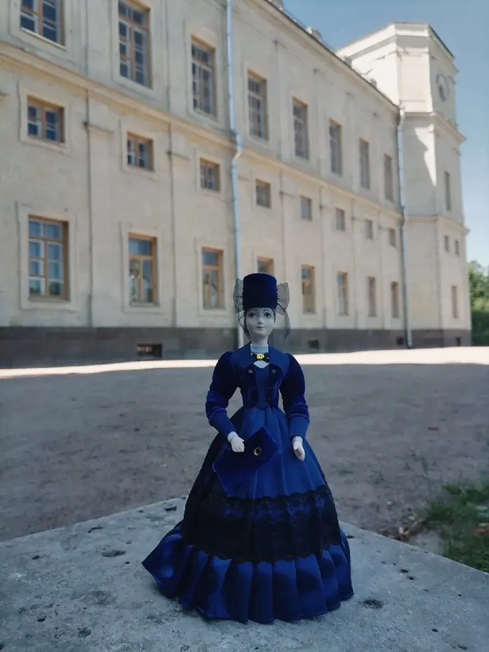 Кукла коллекционная в бархатном костюме Анна Каренина