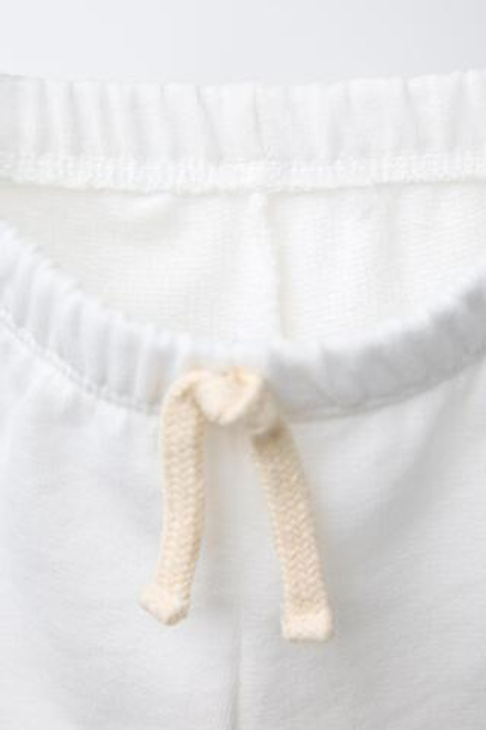 ZARA ОДНОТОННЫЕ ШОРТЫ, БЕЛЫЙ