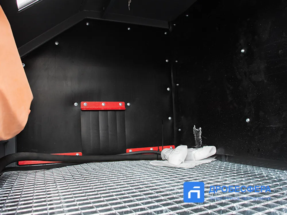 Доступное решение в комплекте: пескоструйная камера + компрессор