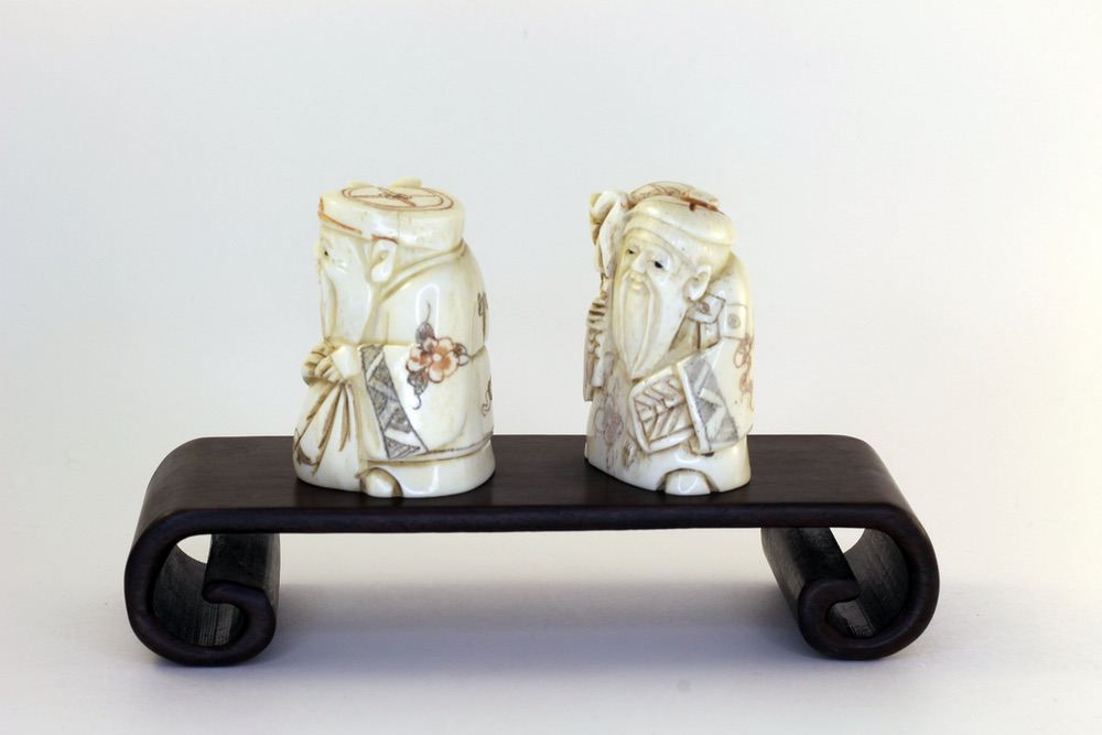 Сет нэцкэ Дзюродзин и Фукурокудзю на подставке