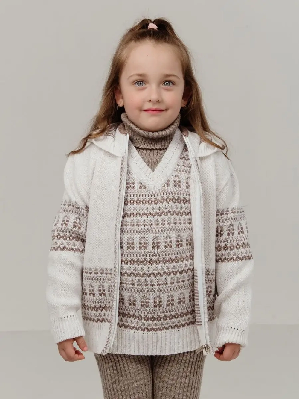 Кофта вязаная на молнии с капюшоном