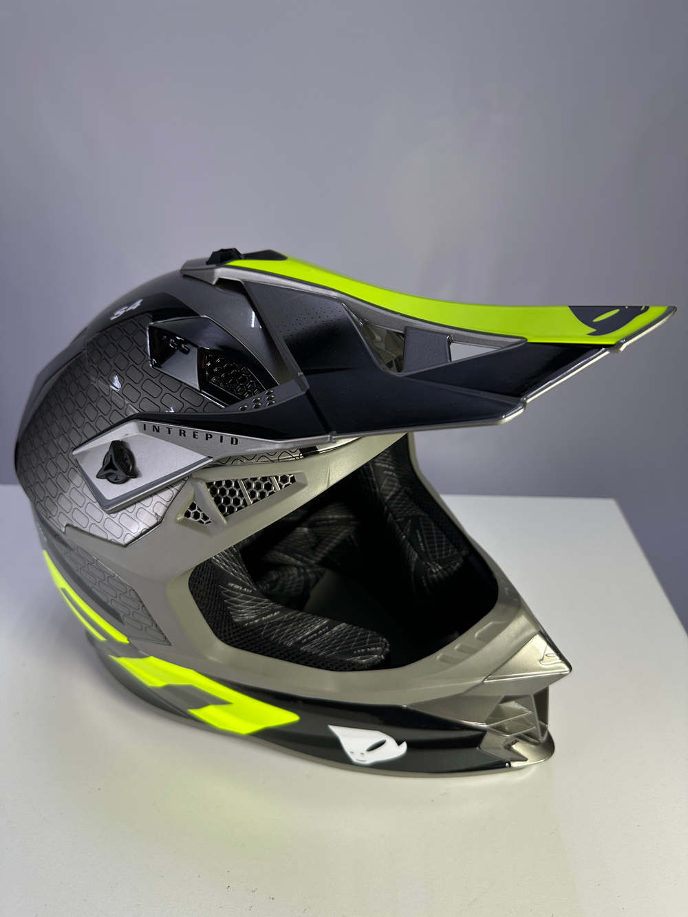 Мотошлем UFO HELMET INTREPID Gray/Neon Yellow Glossy