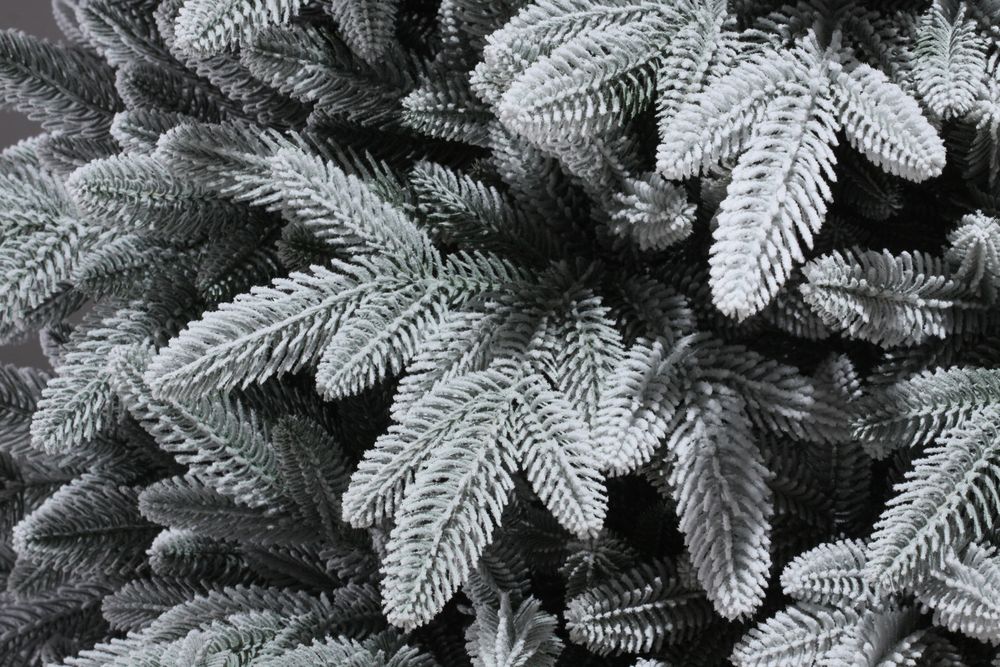 Заснеженная елка «Веста» (Литая хвоя) 230 см / 2,3 м