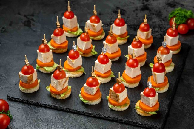 Канапе с копченным куриным филе, 20 шт.