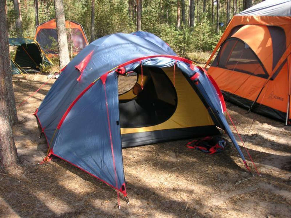 Палатка TRAMP  Mountain 3  (V2), артикул TRT-23, цвет Серый