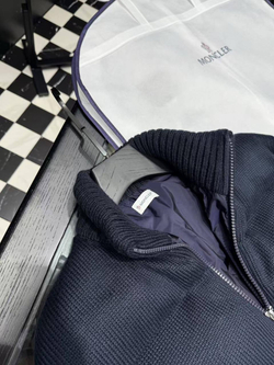 Пуховик Moncler