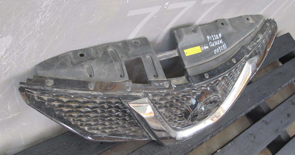 Решетка радиатора Nissan Qashqai 2 (J11) 13-19 Б/У Оригинал 623104EA0A