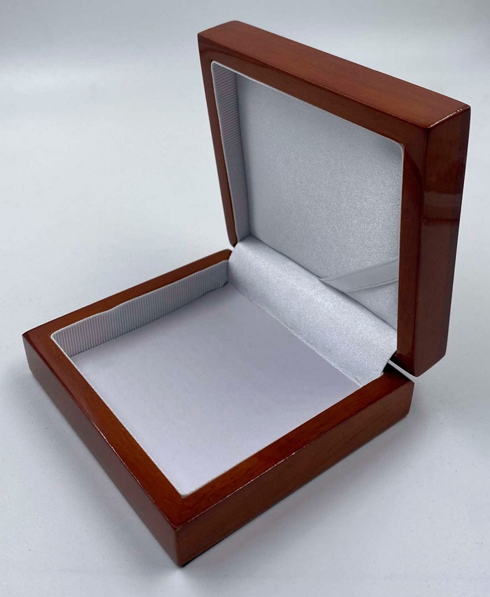 Универсальный футляр под монету и значок.